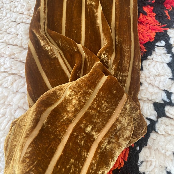 Velvet gold trousers - Picture 3 of 4